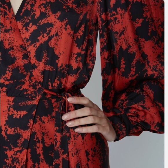 New Anthropologie Caballero Abstract Wrap Midi Dress
Retail $248
Plus XS - Picture 4 of 11